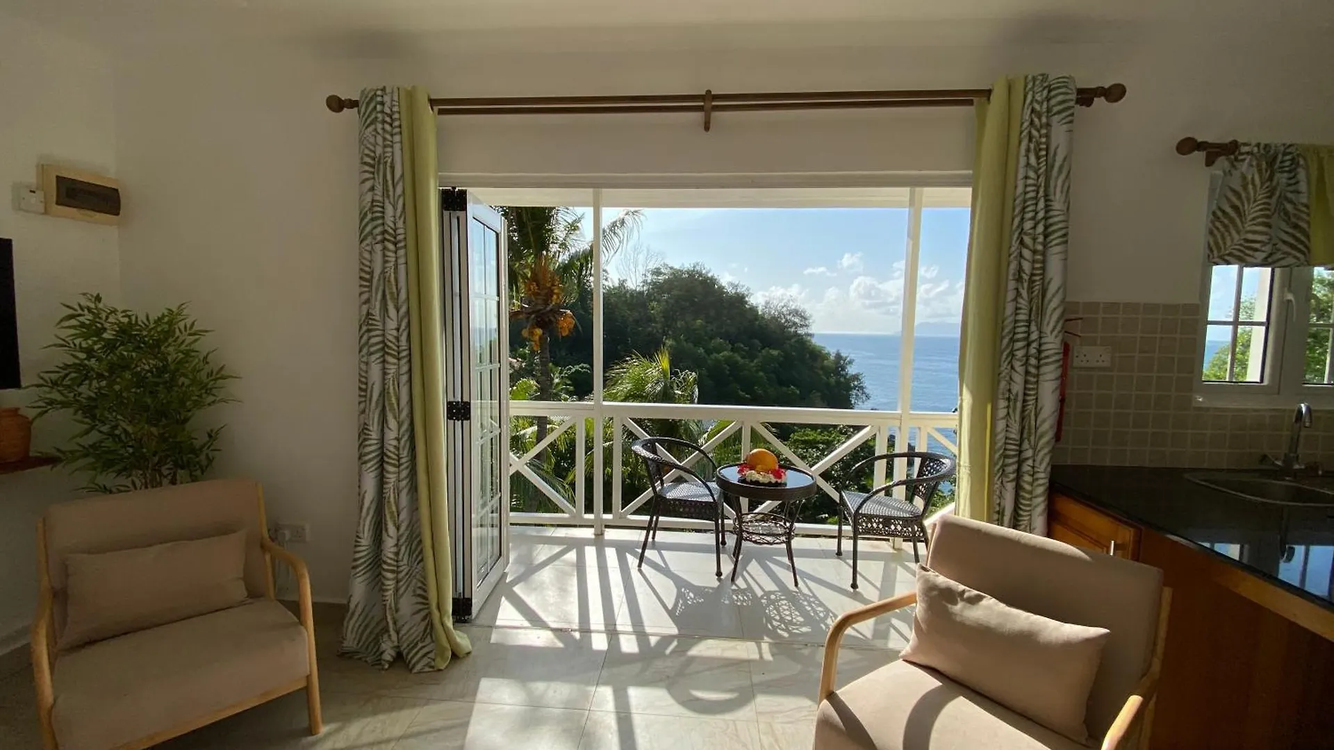 Spas La Villa North Island 0*, Гласи